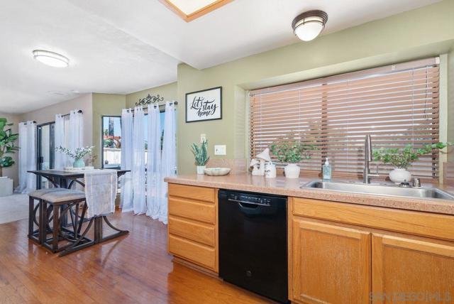 1541 Vaquero Gln, Escondido CA: https://media.crmls.org/mediaz/f30a047e-3187-4f91-ba5e-ab51909a3ac4.jpg