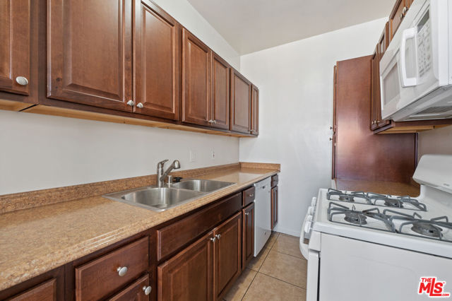5320 W Olympic Boulevard, Los Angeles CA: https://media.crmls.org/mediaz/f30a9aa2-4ebd-4870-97ad-f11e9d56c2b2.jpg