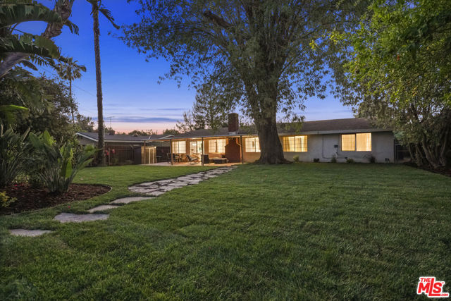20338 Coulson Street, Woodland Hills CA: https://media.crmls.org/mediaz/f30c52c9-aa53-4de5-a7ff-c289ddb5618d.jpg