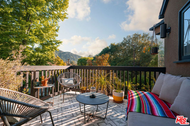 25761 Vista Verde Drive, Calabasas CA: https://media.crmls.org/mediaz/f30c5e0f-7a27-49b7-b46f-ed7c42f65d84.jpg