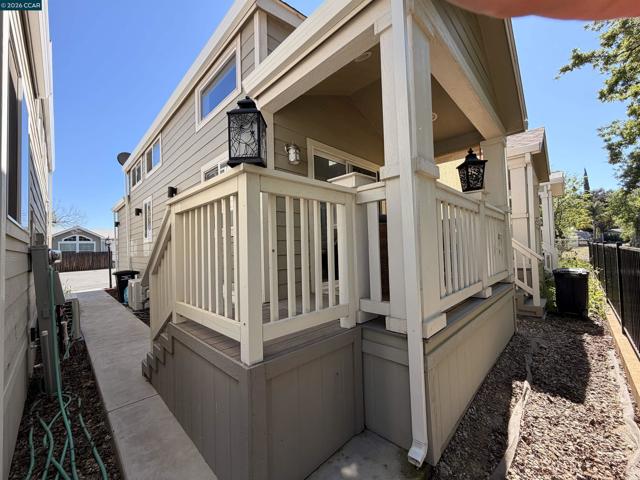 16711 Marsh Creek Rd, Clayton CA: https://media.crmls.org/mediaz/f30cafb2-d491-4023-99a0-b30a22728076.jpg