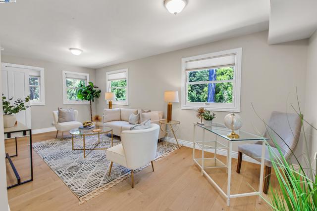 5601 Castle Dr, Oakland CA: https://media.crmls.org/mediaz/f30d02b3-18bc-4532-b9c1-ecc19b3ce22e.jpg