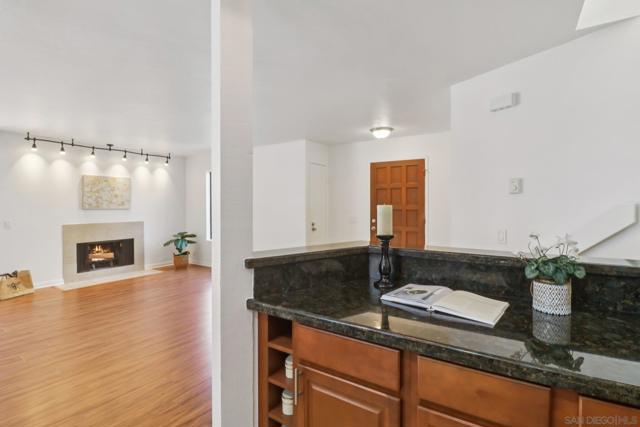 8312 Via Sonoma, La Jolla CA: https://media.crmls.org/mediaz/f30d2709-026d-4fe6-a0ed-a9c16dcce60b.jpg