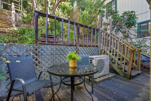 1910 Arrowhead Drive, Oakland CA: https://media.crmls.org/mediaz/f30d9830-617e-4250-b9f6-3f768ebf3587.jpg