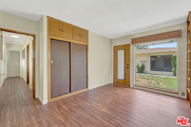 9855 Emperor Avenue, Arcadia CA: https://media.crmls.org/mediaz/f30e3468-622e-43b5-bcc9-d7e399b5f016.jpg
