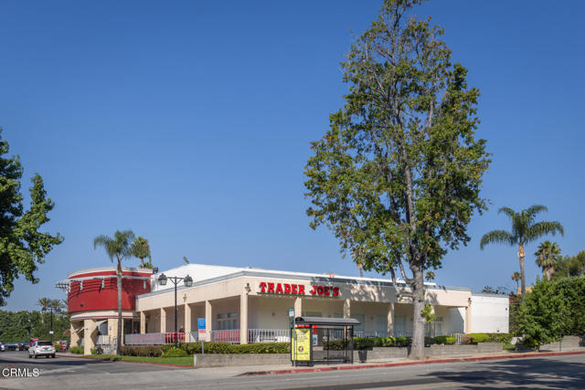 385 Cliff Drive, Pasadena CA: https://media.crmls.org/mediaz/f30e5e28-14ce-44f4-969a-dd5d6c6e08bd.jpg