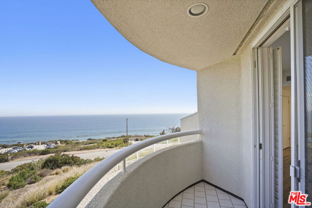 32215 Pacific Coast Highway, Malibu CA: https://media.crmls.org/mediaz/f30fbbdc-934c-4185-a20b-8596e3b57406.jpg
