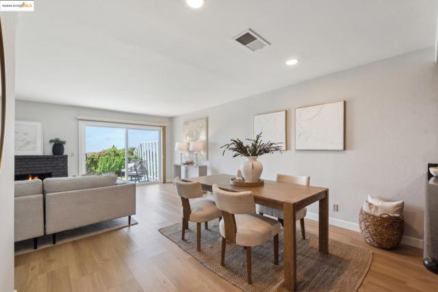 93 Thousand Oaks St, Oakland CA: https://media.crmls.org/mediaz/f310153d-4b2f-4d90-ab1d-f31962db5857.jpg