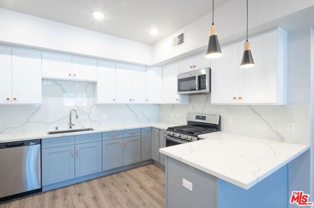 3672 Jasmine Avenue #203