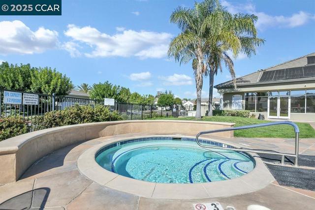 290 Black Amber Way, Brentwood CA: https://media.crmls.org/mediaz/f310445f-fdd3-4ba9-b760-e8977f95c69d.jpg