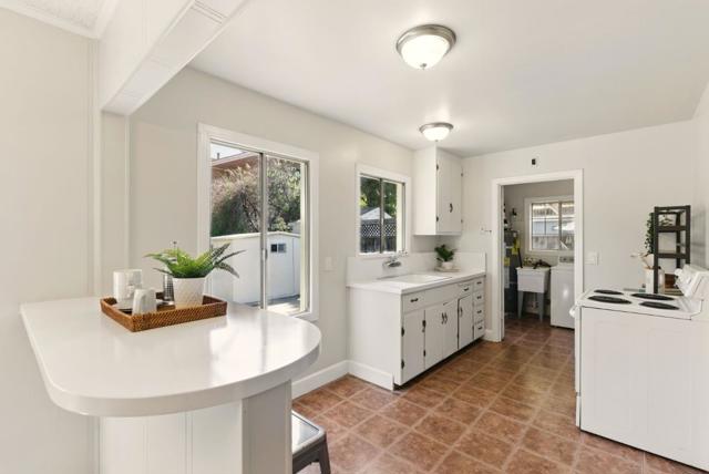 41 Murray Court, Redwood City CA: https://media.crmls.org/mediaz/f31320ef-c0cd-4106-bab9-1f1b82fdc3ab.jpg