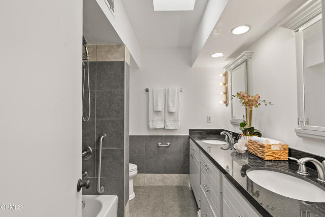7560 Hollywood Boulevard, Los Angeles CA: https://media.crmls.org/mediaz/f3135500-9d34-46f4-9331-21e9d2d091a8.jpg