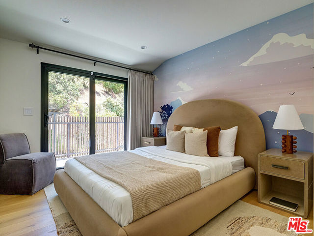 8674 Edwin Drive, Los Angeles CA: https://media.crmls.org/mediaz/f3140ae9-24bf-459d-977d-9fab49aebb2c.jpg
