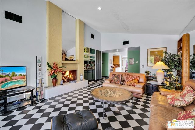 2861 Sundance Circle, Palm Springs CA: https://media.crmls.org/mediaz/f31434e6-e069-4637-a044-ea0ee95937bb.jpg