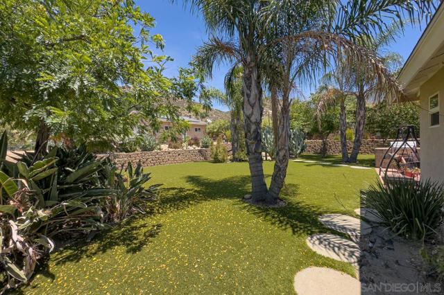 26152 Bellemore Dr, Romona CA: https://media.crmls.org/mediaz/f3149408-05a0-4b35-a853-50ee06d92cc6.jpg
