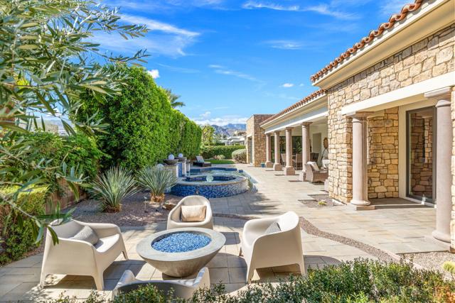 17 Emerald Court, Rancho Mirage CA: https://media.crmls.org/mediaz/f3154ec9-235a-4909-ad0e-d45bec409d9d.jpg