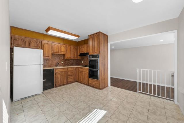 Image 7 of 37 For 5426 Dwight St