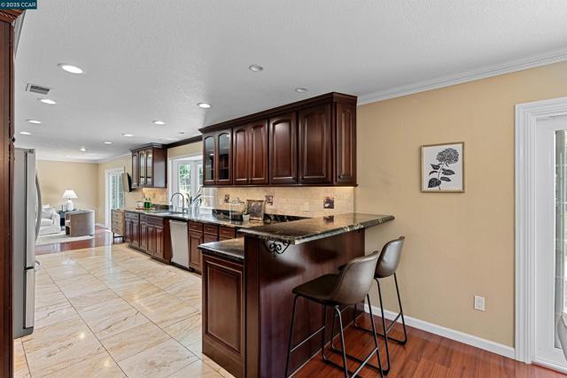 3628 Portsmouth Ct, Pleasanton CA: https://media.crmls.org/mediaz/f3159a0f-0034-40cc-b486-c04627a561e5.jpg