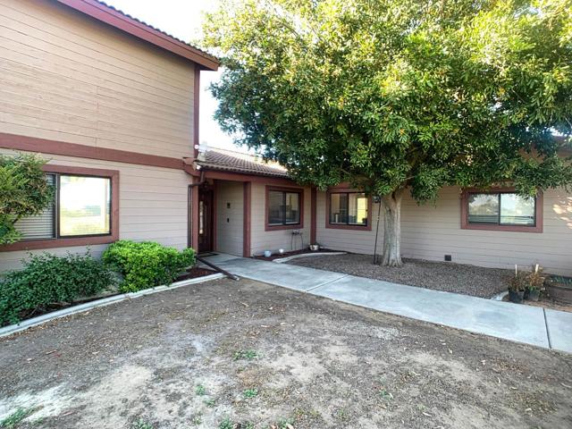 27332 Cool Water Ranch RD, Valley Center CA: https://media.crmls.org/mediaz/f315b6ce-017d-4107-b8ac-03d7ee9584fd.jpg