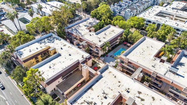 1127 E Del Mar Boulevard, Pasadena CA: https://media.crmls.org/mediaz/f31626b8-00e9-45f1-9bea-d3c40c0dc7af.jpg