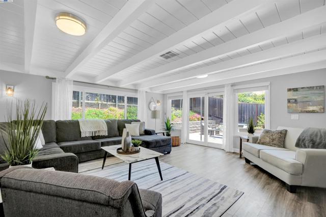 38392 Nebo Dr, Fremont CA: https://media.crmls.org/mediaz/f3163408-6950-49d4-b4d3-5218dce69fab.jpg