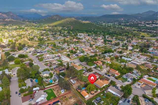 23540 Oriente Way, Ramona CA: https://media.crmls.org/mediaz/f3166470-389b-4bd1-a1be-e569de0f8416.jpg