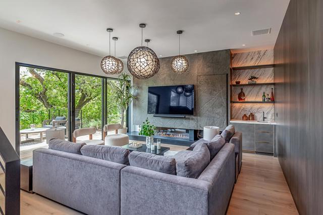 26896 Alejandro Drive, Los Altos Hills CA: https://media.crmls.org/mediaz/f31699b6-40cd-4373-b02e-b6f23e5580c8.jpg