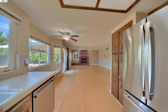 1425 Forest Dr, Turlock CA: https://media.crmls.org/mediaz/f316ac15-ea88-47d4-8c8a-254d51eeaac5.jpg