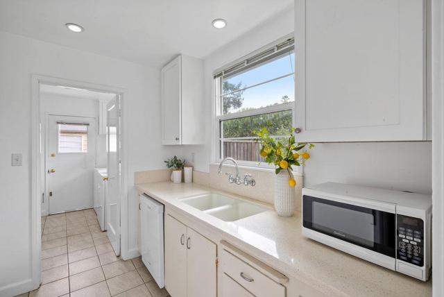 10351037 Amarillo Avenue, Palo Alto CA: https://media.crmls.org/mediaz/f316addf-6429-4dd5-9c86-691c8bcbb813.jpg