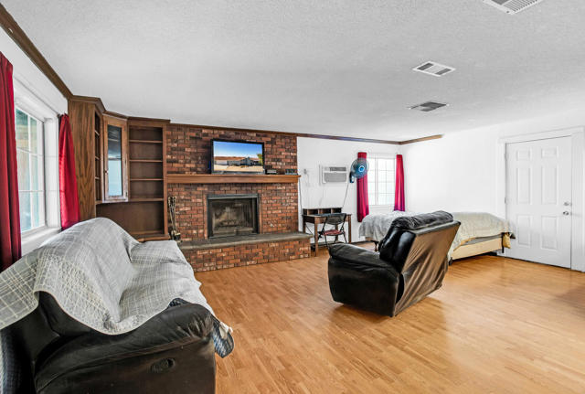 55540 Shannon Road, Landers CA: https://media.crmls.org/mediaz/f3170ec1-3620-4f19-811b-dd3cc2d760c1.jpg