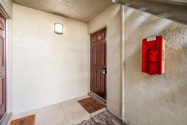 2562 Walnut Blvd, Walnut Creek CA: https://media.crmls.org/mediaz/f3176f67-e97e-4263-99db-62b2d0c34154.jpg