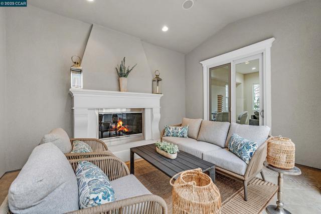 1966 Casablanca St, Danville CA: https://media.crmls.org/mediaz/f317e14e-4772-4276-b24d-6a415149514f.jpg