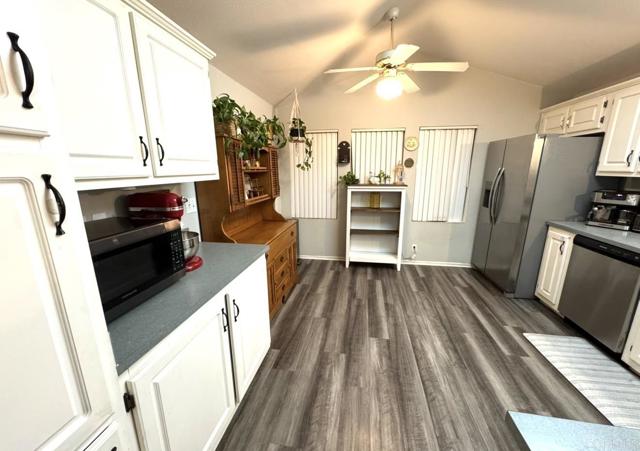Detail Gallery Image 2 of 3 For 15935 Spring Oaks Rd Spc 84,  El Cajon,  CA 92021 - 3 Beds | 2 Baths