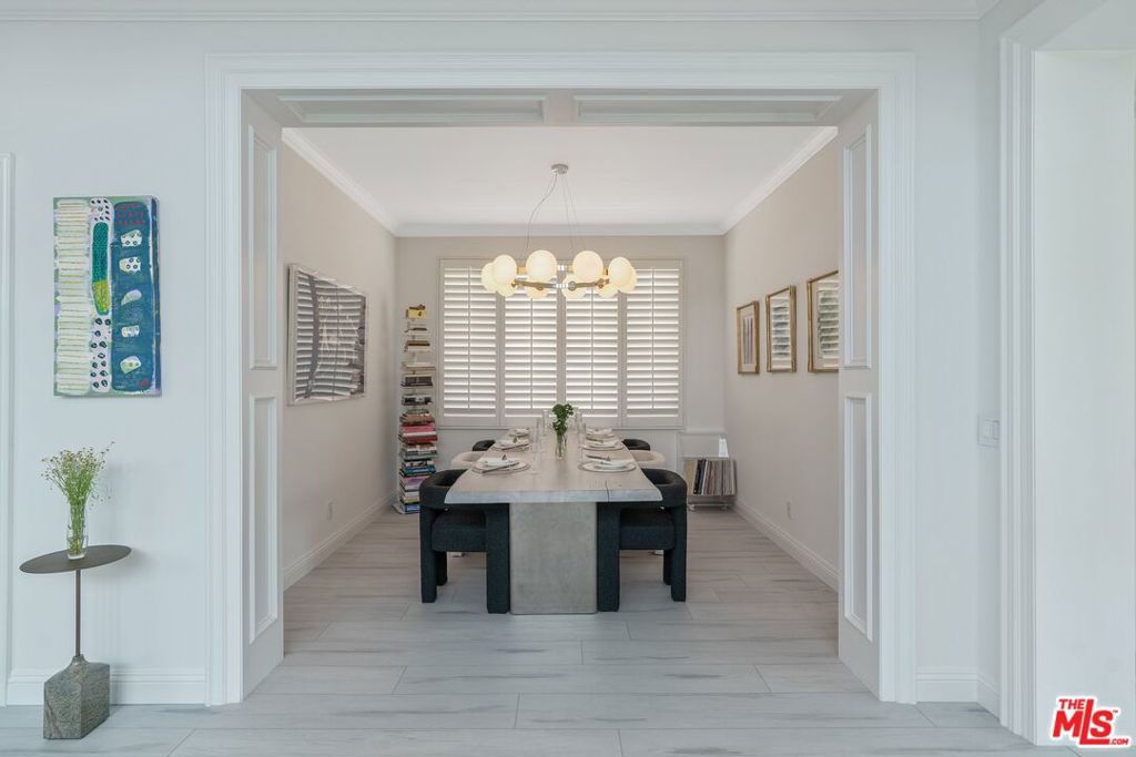 https://media.crmls.org/mediaz/f3183a46-0276-4752-bde9-5654380df0e1.jpg?preset=X-Large