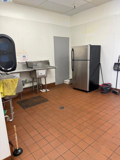 1080 Sycamore Dr, Antioch CA: https://media.crmls.org/mediaz/f31861fa-a448-4e83-ada8-2cc2639d014d.jpg