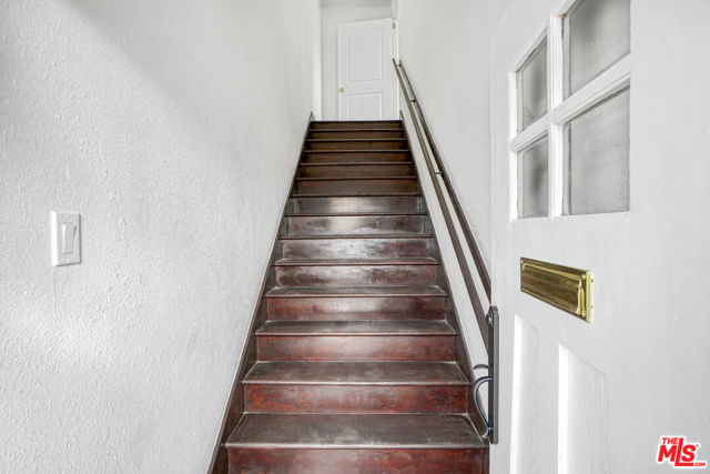 120 N Avenue 25, Los Angeles CA: https://media.crmls.org/mediaz/f319067b-45a8-422a-8f8f-3cd69a80f257.jpg