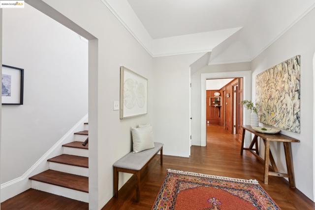 1042 Santa Clara Ave, Alameda CA: https://media.crmls.org/mediaz/f3190b4e-9205-49a3-9c6c-6e7296174549.jpg