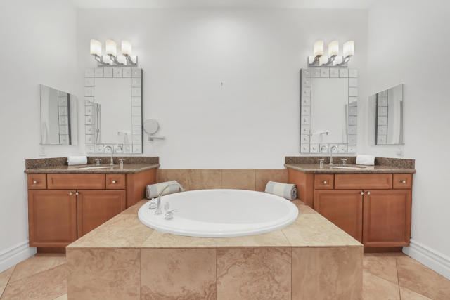 77692 Tradition Drive, La Quinta CA: https://media.crmls.org/mediaz/f3190c62-71d8-4447-92ec-918972eef4a6.jpg