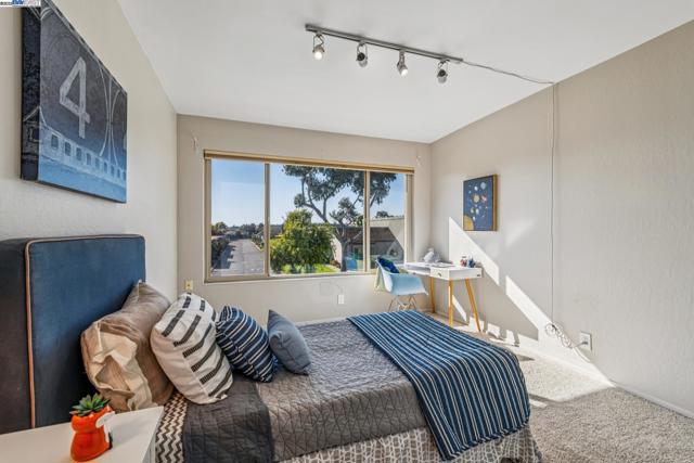 1030 Melrose Ave, Alameda CA: https://media.crmls.org/mediaz/f3191594-983e-4e58-88d3-26124f516caf.jpg