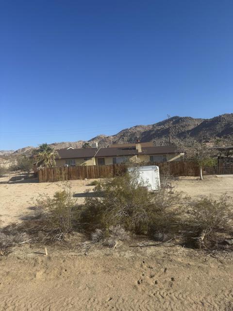 6767 Peterson Road, 29 Palms CA: https://media.crmls.org/mediaz/f319c293-4297-426e-94f9-dfca0ba0a912.jpg