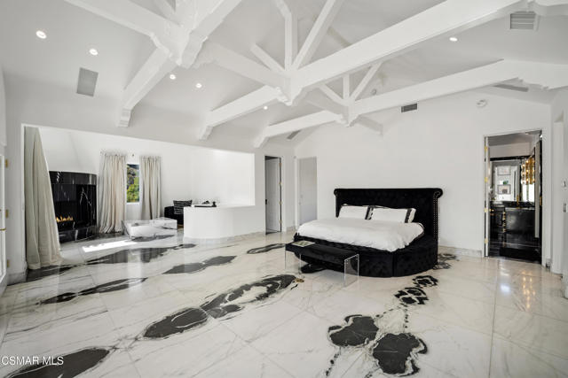 25665 Mulholland Highway, Calabasas CA: https://media.crmls.org/mediaz/f319e758-ebf1-4648-823f-bae1f5501048.jpg