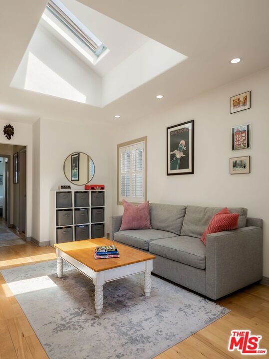 4344 Alla Road, Los Angeles CA: https://media.crmls.org/mediaz/f31a05c3-4312-4a37-a032-ccafb2d6096a.jpg