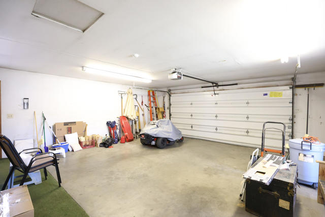108 Palomino Drive, Big Bear CA: https://media.crmls.org/mediaz/f31a464e-2cab-46f1-bd60-0a994028ee98.jpg