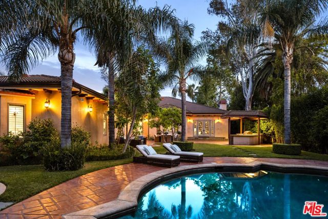 13845 Magnolia Boulevard, Sherman Oaks CA: https://media.crmls.org/mediaz/f31ae5d2-40c7-4d20-b8f0-af172aa2f82e.jpg