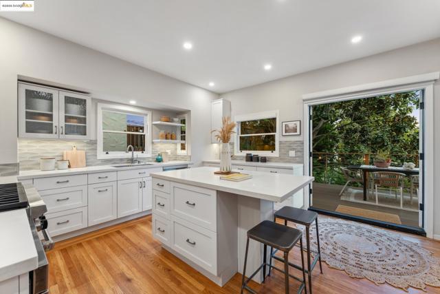 952 Kingston Ave, Piedmont CA: https://media.crmls.org/mediaz/f31b6d18-916f-4987-96be-b95b2923cd44.jpg