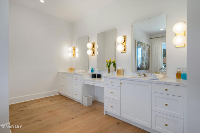 2160 Marshbrook Road, Thousand Oaks CA: https://media.crmls.org/mediaz/f31c0e1d-f700-4cd2-aa46-075fb3554cdb.jpg