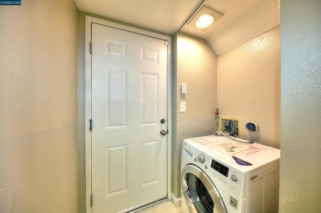 310 Boatswain Ct, Hercules CA: https://media.crmls.org/mediaz/f31c23e8-a343-4218-9d5b-7072a929e2f5.jpg