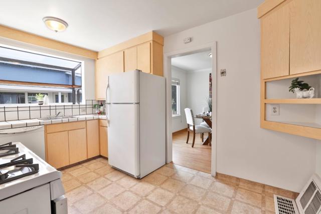 1621 Brittan Avenue, San Carlos CA: https://media.crmls.org/mediaz/f31c6b8a-b751-4dd4-85c3-d12232735ce6.jpg