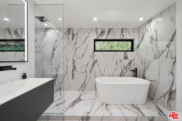 3290 N Knoll Drive, Los Angeles CA: https://media.crmls.org/mediaz/f31cdf51-e8f2-4c36-ac23-61eb89664e41.jpg