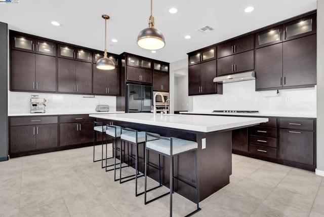 2859 Wylin Blvd, Lathrop CA: https://media.crmls.org/mediaz/f31d0540-4816-44c4-af49-f810fa0ae308.jpg